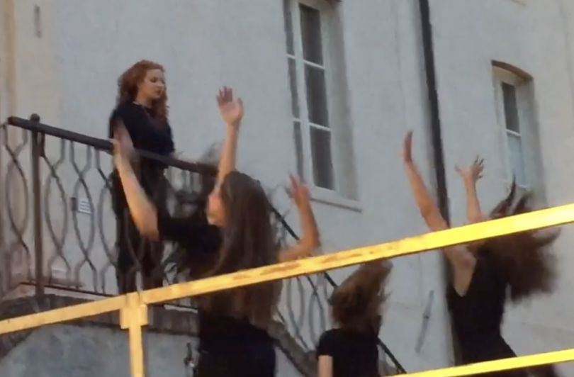 VIDEO - “I volti di Medea” nel cortile del castello dei Paleologi